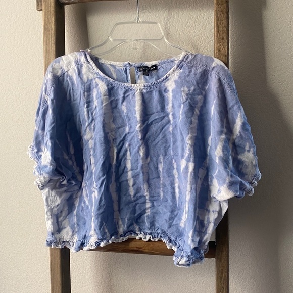 Style Envy Tops - Style envy - Blue & white tie dye crop top